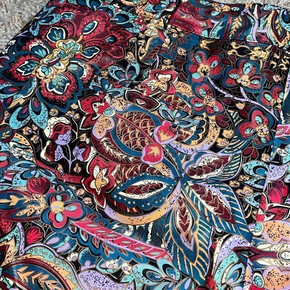 Very J Shorts Women's Faux Leather Paisley Pattern Shorts Large - Picture 10 of 14